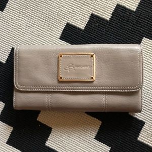 B. Makowsky gray leather wallet